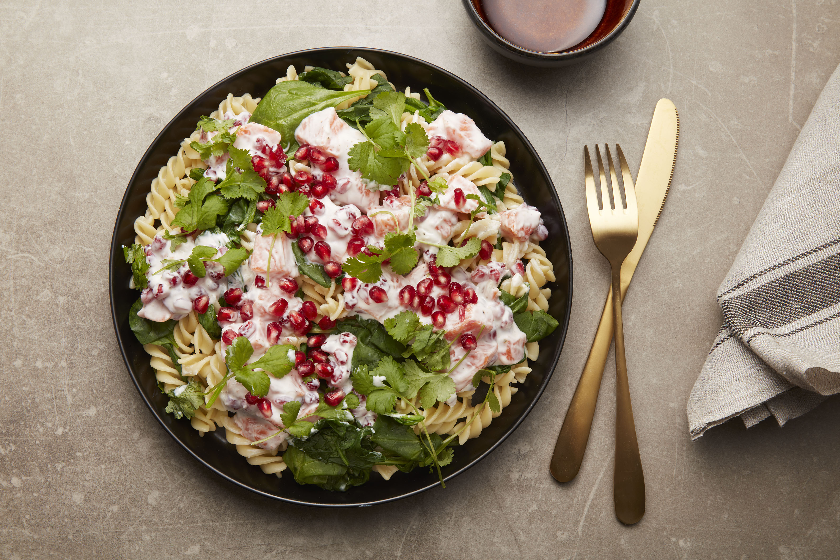 Laks med pasta og koriander