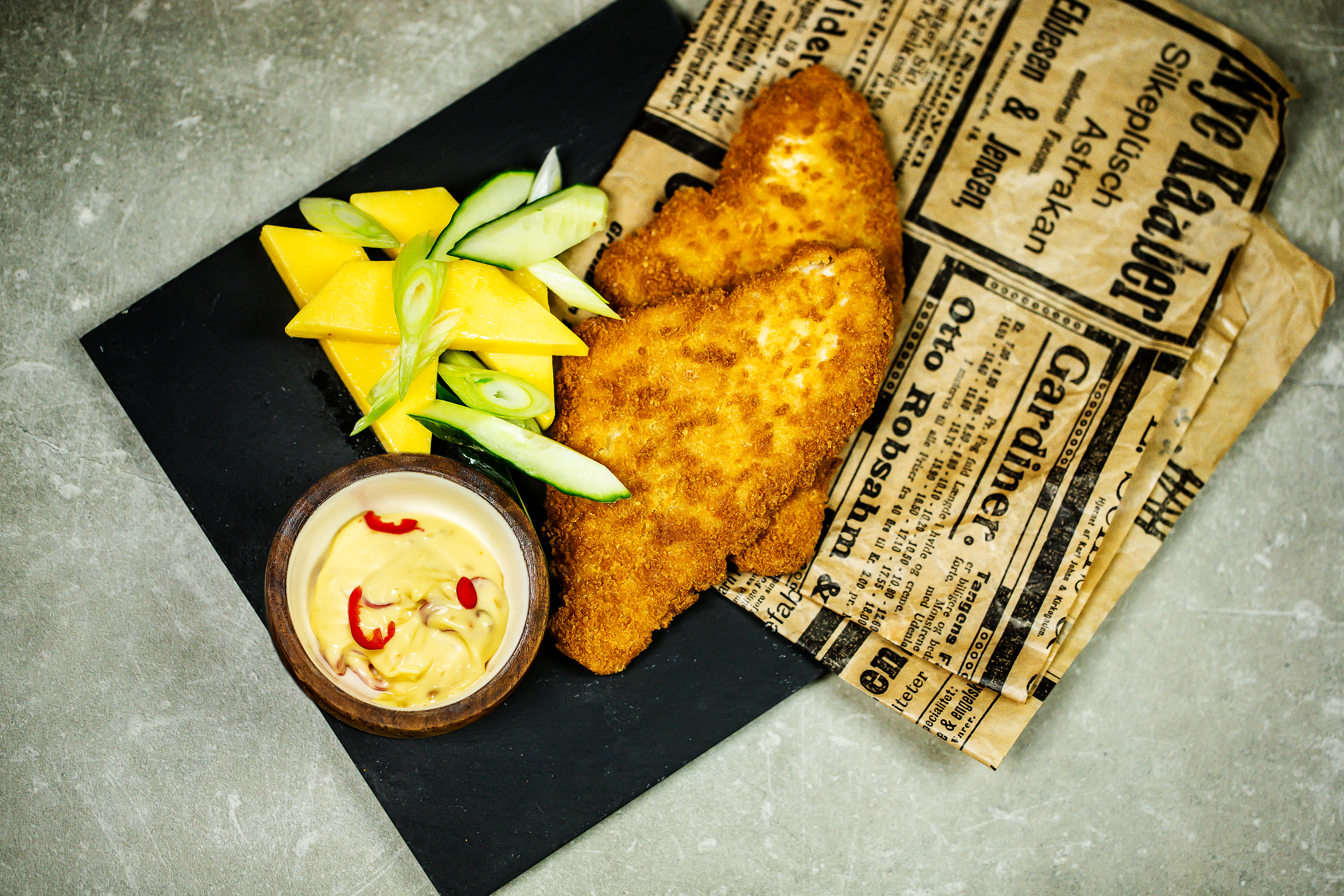 Panert rødspette med mangosalat og chilimajones